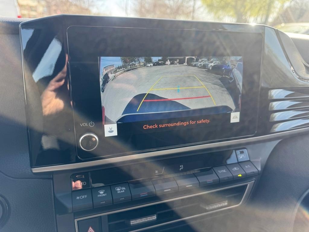 Toyota Camry Hybrid XLE 2025