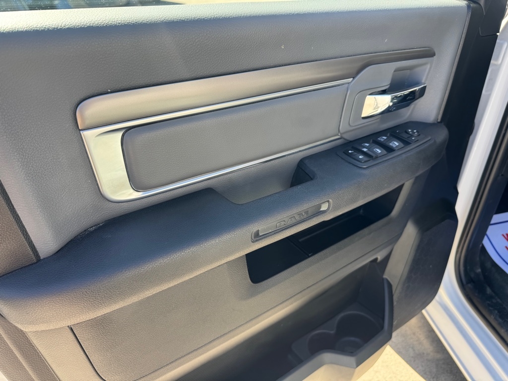 RAM 1500 Classic Tradesman Quad Cab 2WD 2023 RAM 1500 Classic Tradesman Quad Cab 2WD 2023
