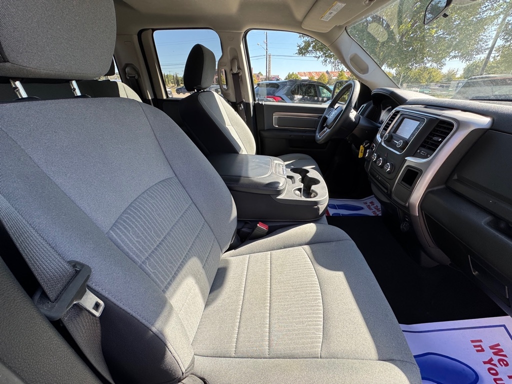 RAM 1500 Classic Tradesman Quad Cab 2WD 2023 RAM 1500 Classic Tradesman Quad Cab 2WD 2023