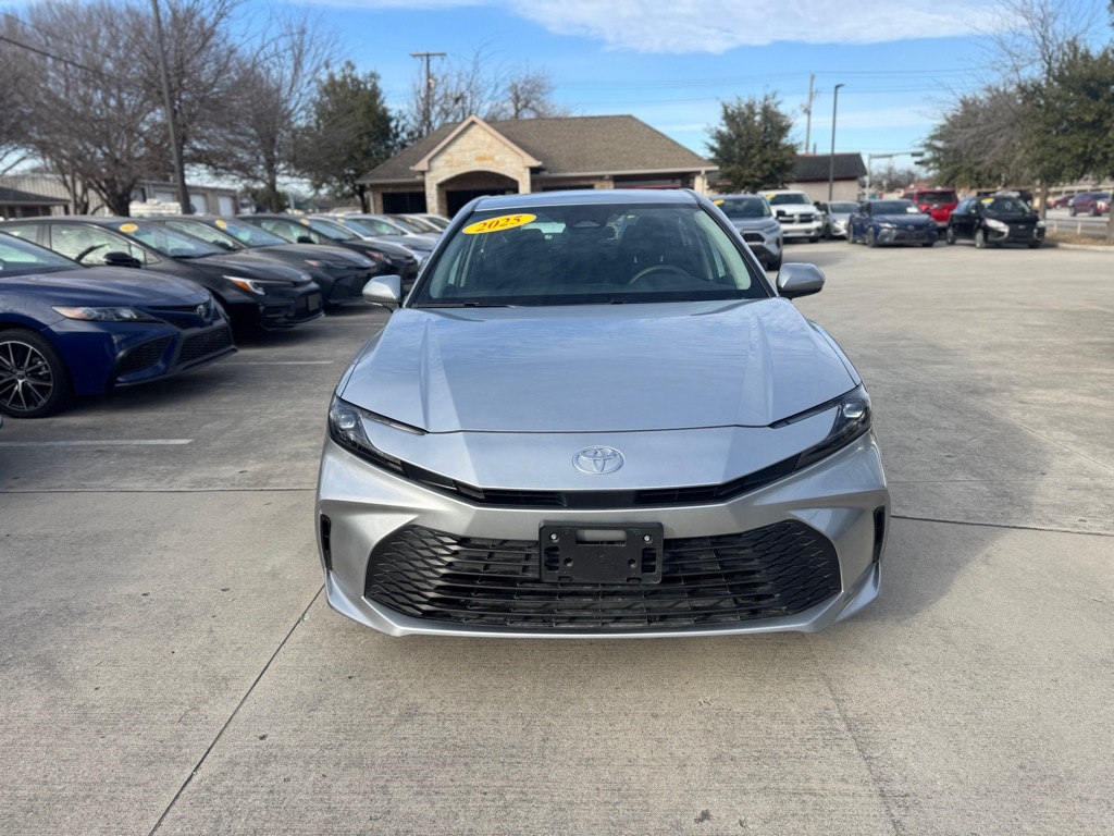 Toyota Camry Hybrid XLE 2025