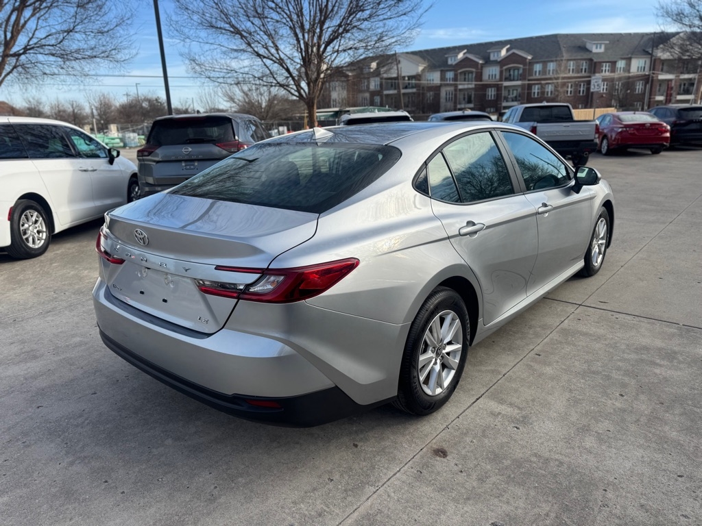 Toyota Camry Hybrid XLE 2025