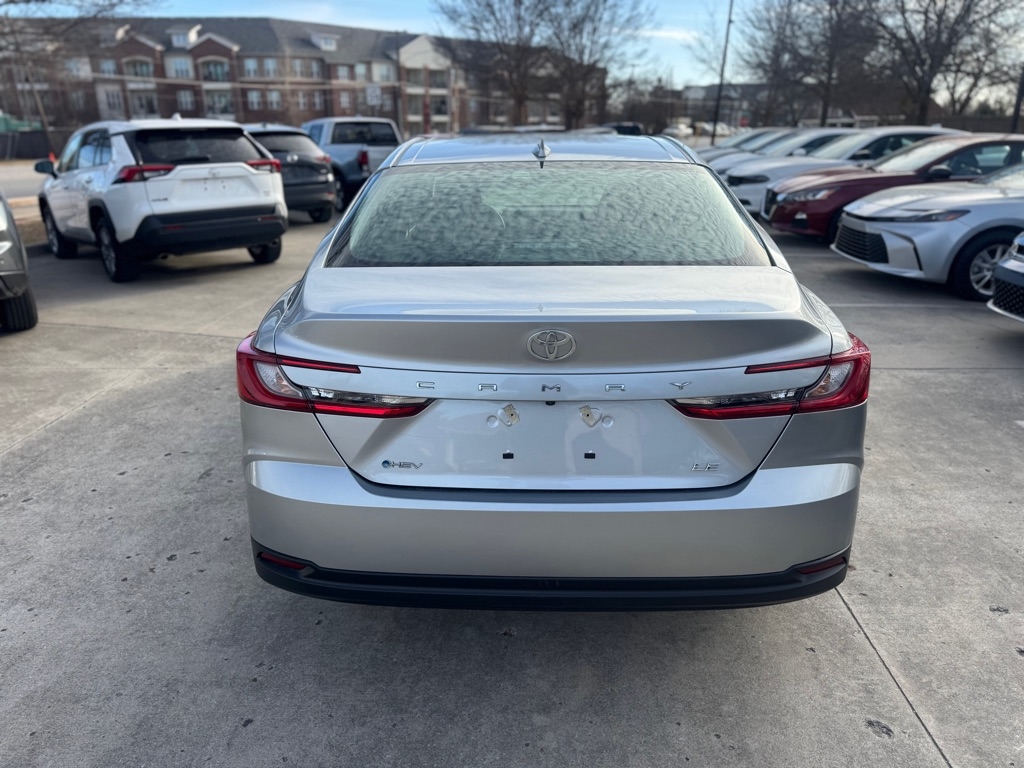 Toyota Camry Hybrid XLE 2025