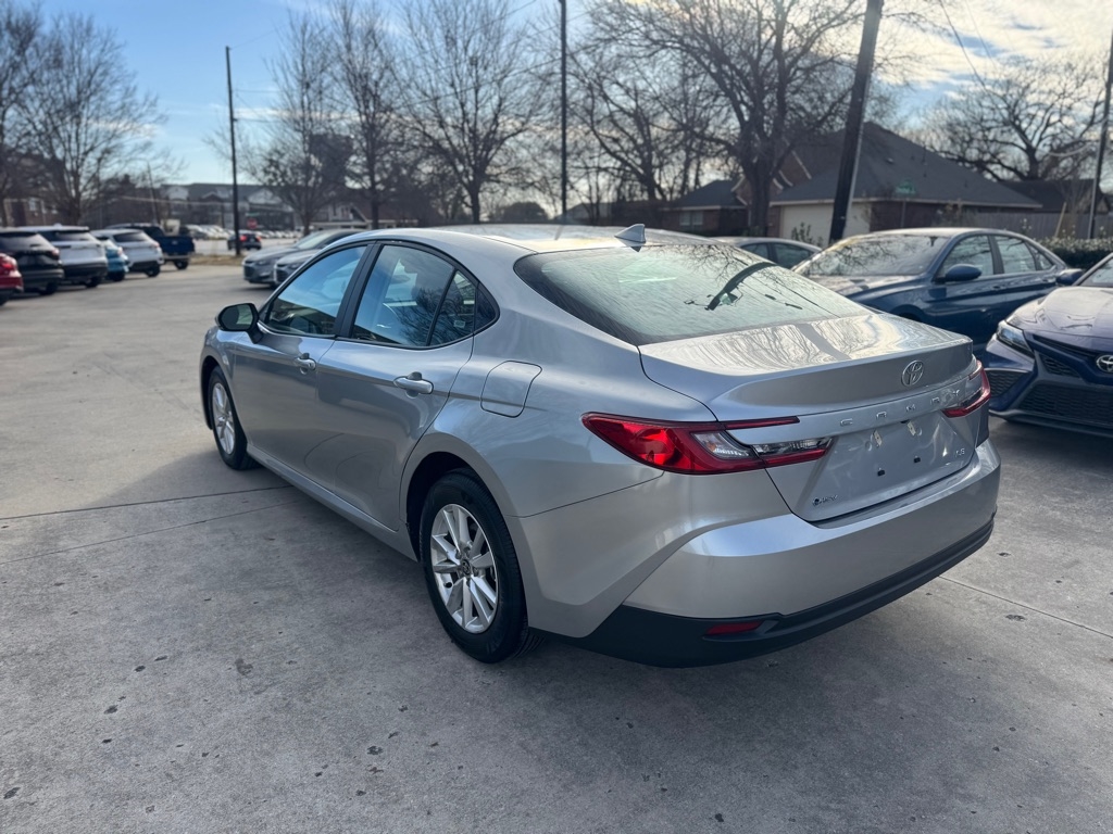 Toyota Camry Hybrid XLE 2025