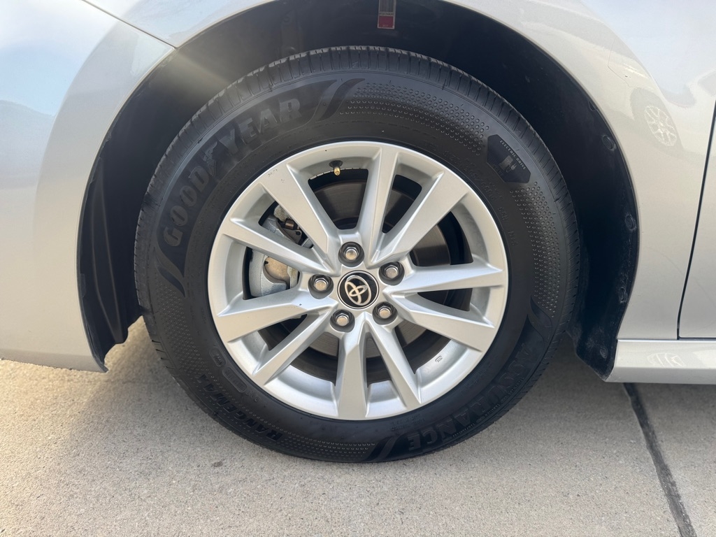 Toyota Camry Hybrid XLE 2025