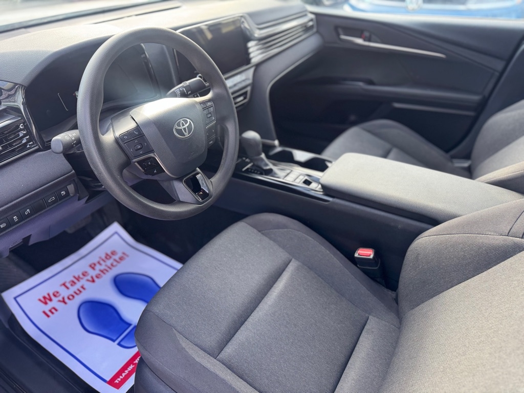 Toyota Camry Hybrid XLE 2025