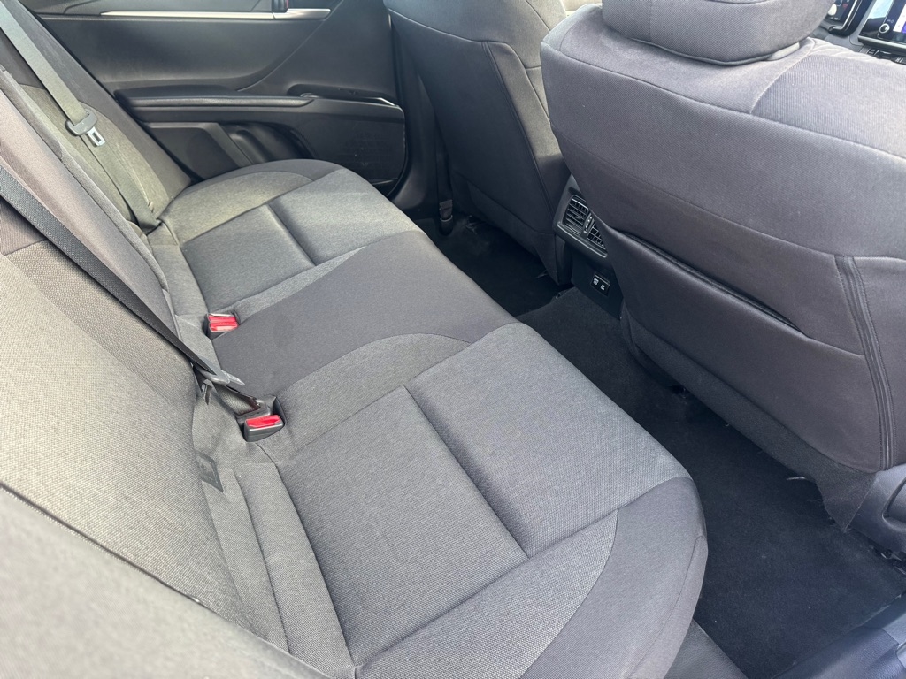 Toyota Camry Hybrid XLE 2025