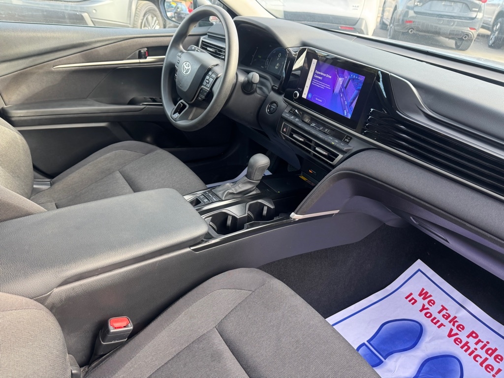 Toyota Camry Hybrid XLE 2025