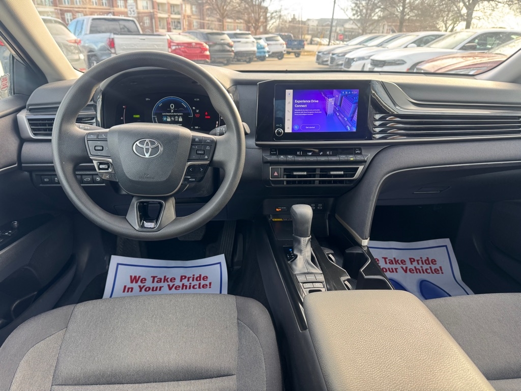 Toyota Camry Hybrid XLE 2025