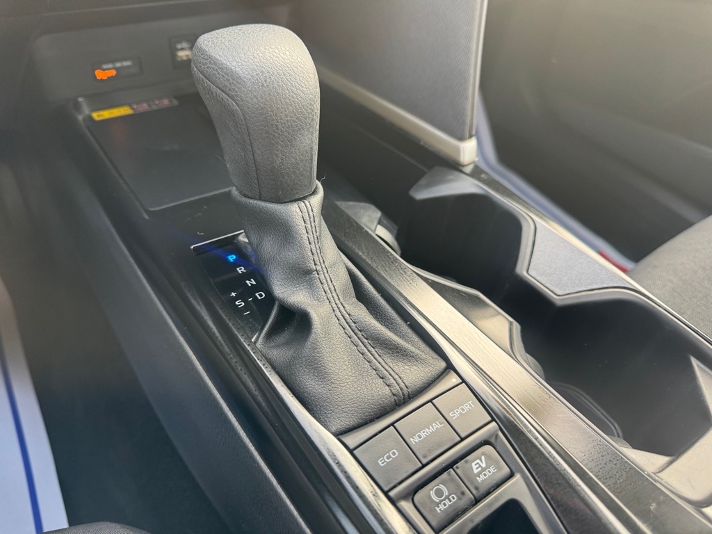 Toyota Camry Hybrid XLE 2025