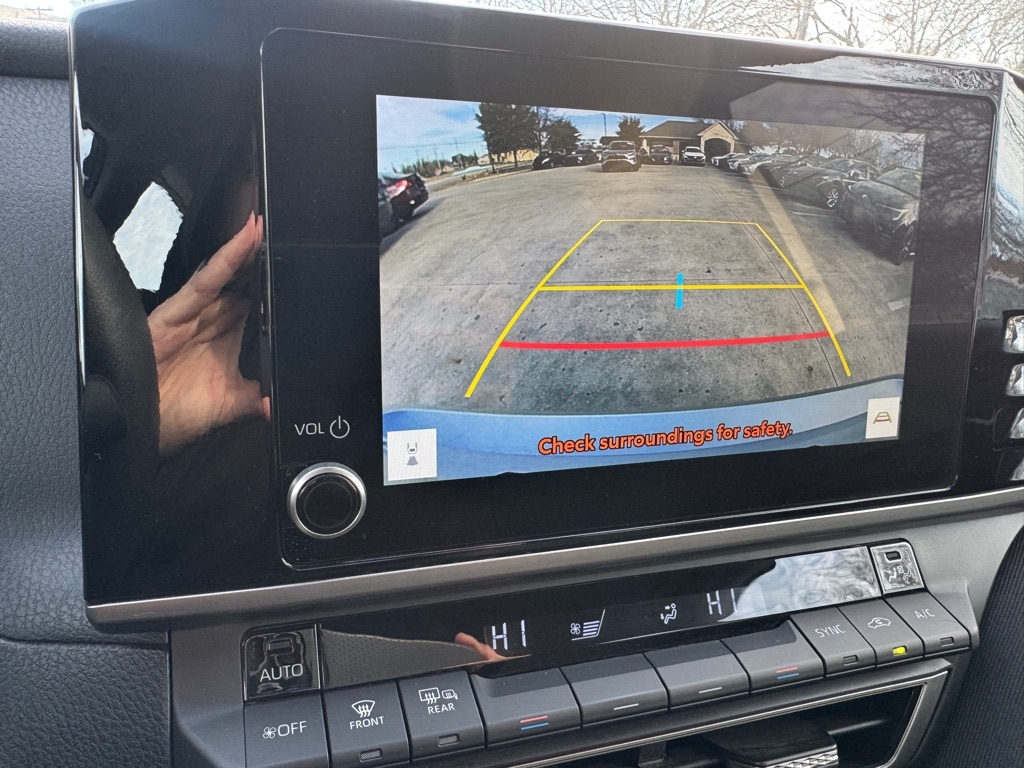 Toyota Camry Hybrid XLE 2025