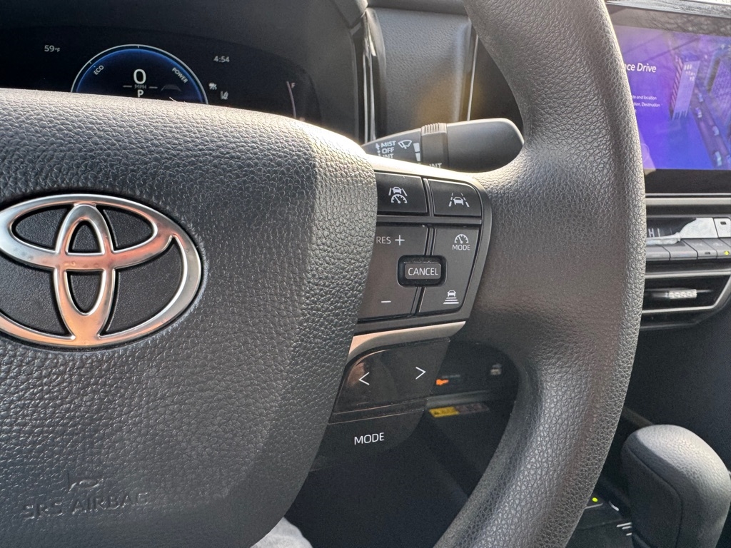 Toyota Camry Hybrid XLE 2025