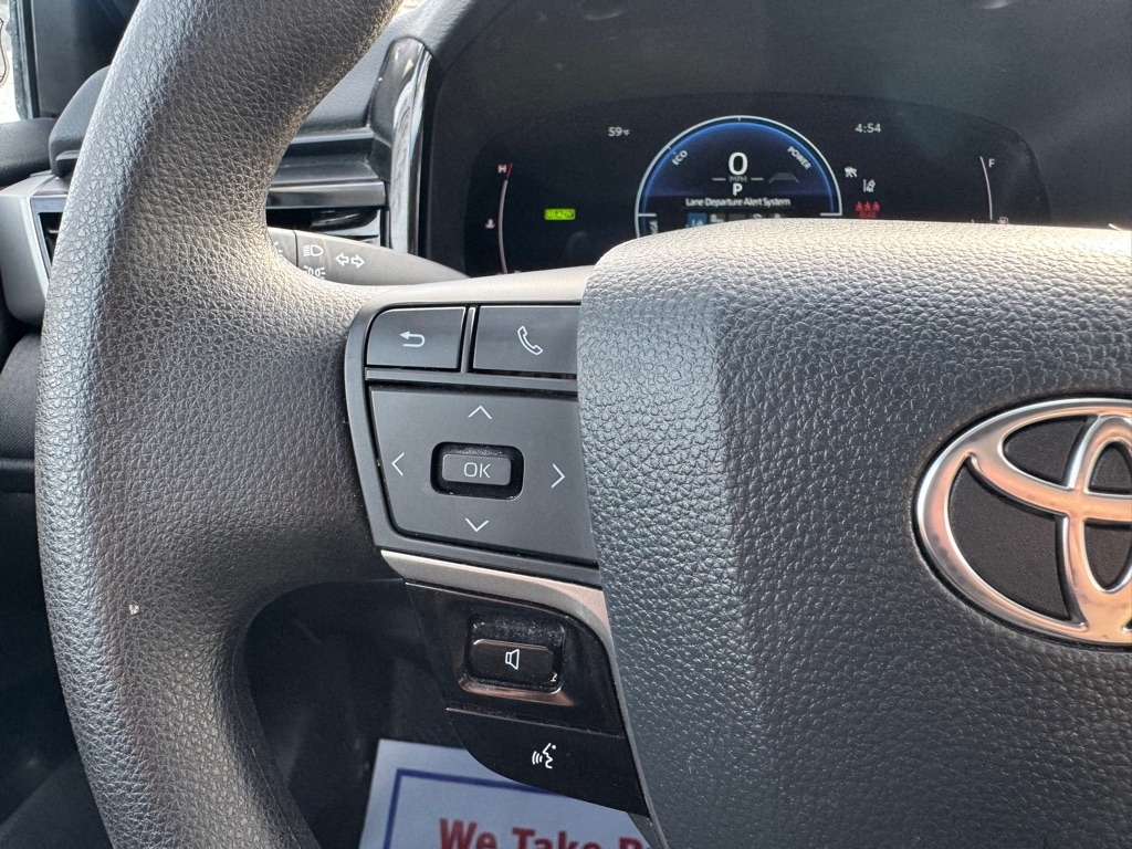 Toyota Camry Hybrid XLE 2025