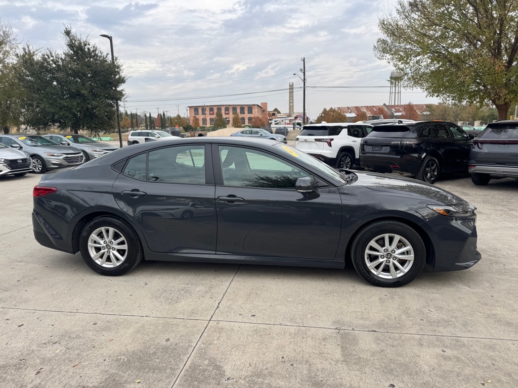 Toyota Camry Hybrid XLE 2025
