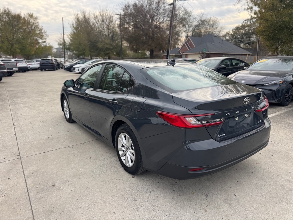 Toyota Camry Hybrid XLE 2025