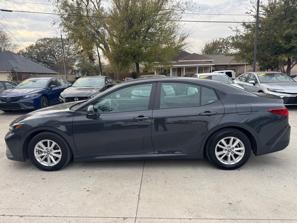 Toyota Camry Hybrid XLE 2025