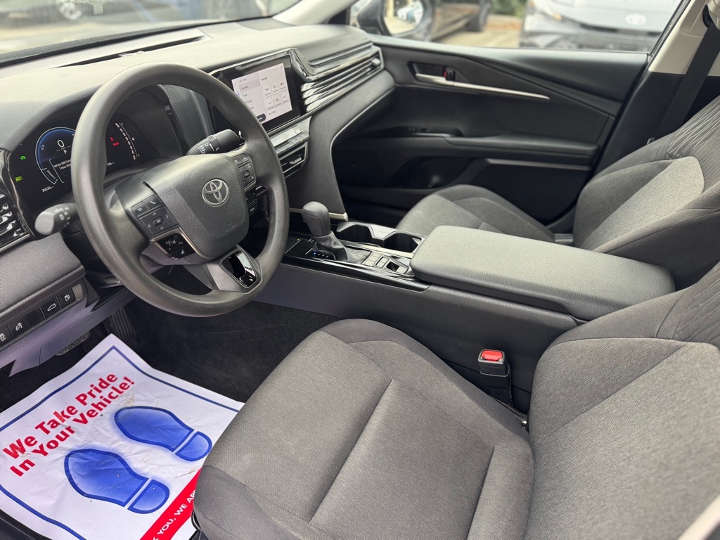 Toyota Camry Hybrid XLE 2025