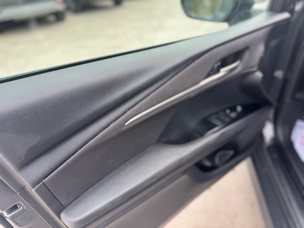 Toyota Camry Hybrid XLE 2025