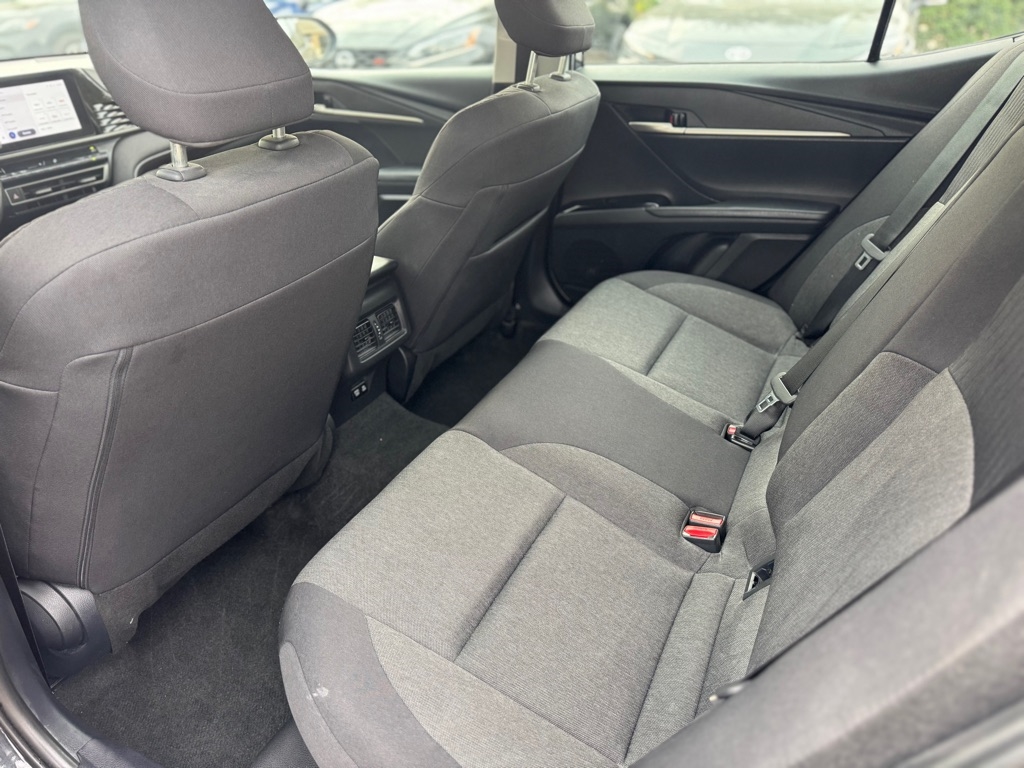 Toyota Camry Hybrid XLE 2025