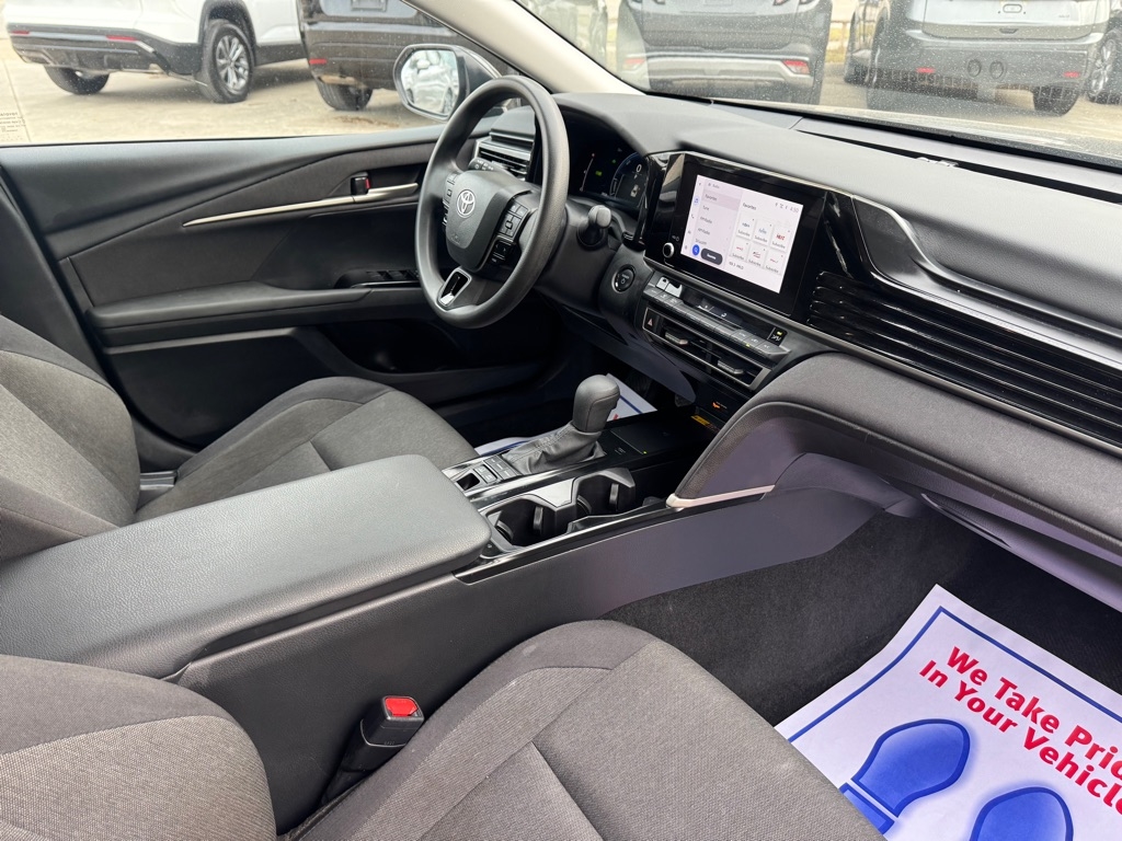 Toyota Camry Hybrid XLE 2025