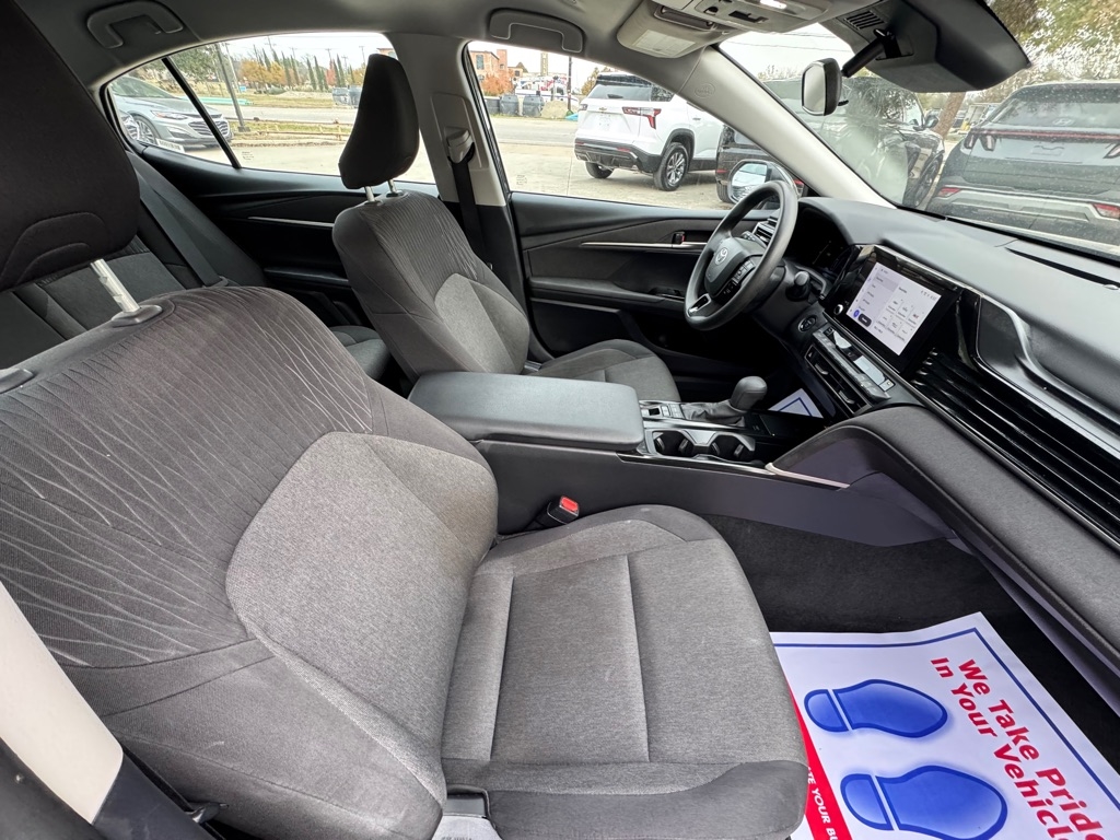 Toyota Camry Hybrid XLE 2025