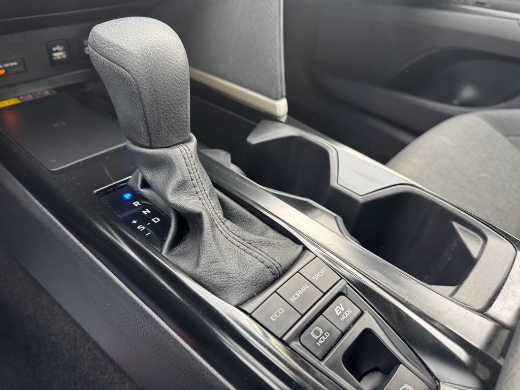 Toyota Camry Hybrid XLE 2025