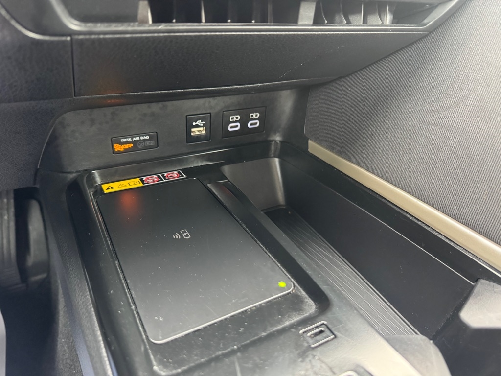 Toyota Camry Hybrid XLE 2025