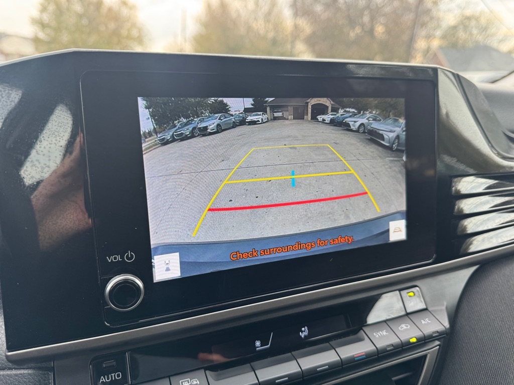 Toyota Camry Hybrid XLE 2025