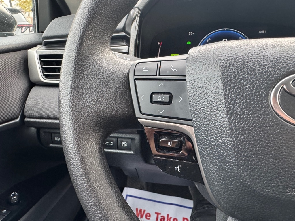 Toyota Camry Hybrid XLE 2025