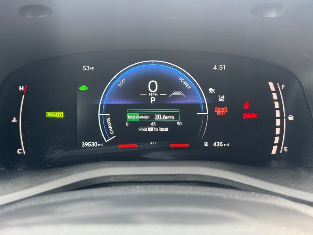 Toyota Camry Hybrid XLE 2025