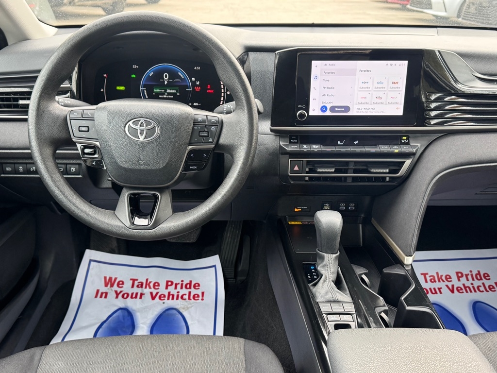 Toyota Camry Hybrid XLE 2025