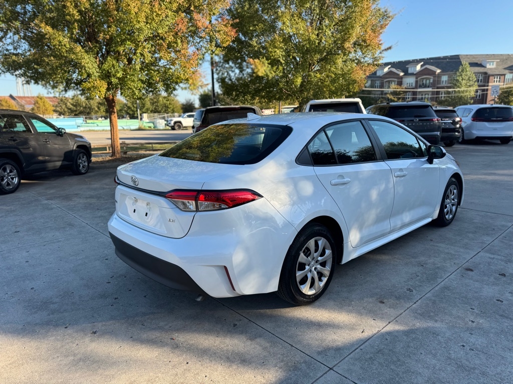 2025 Toyota Corolla LE photo 4