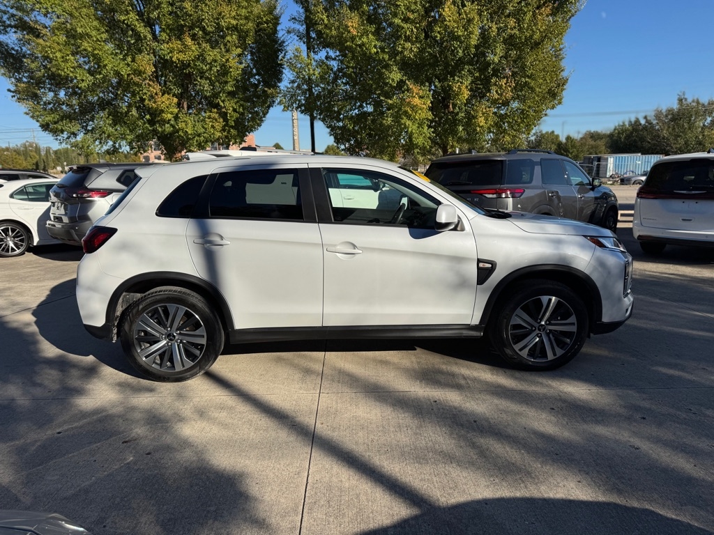 Mitsubishi Outlander Sport 2.0 ES 4WD 2024 Mitsubishi Outlander Sport 2.0 ES 4WD 2024