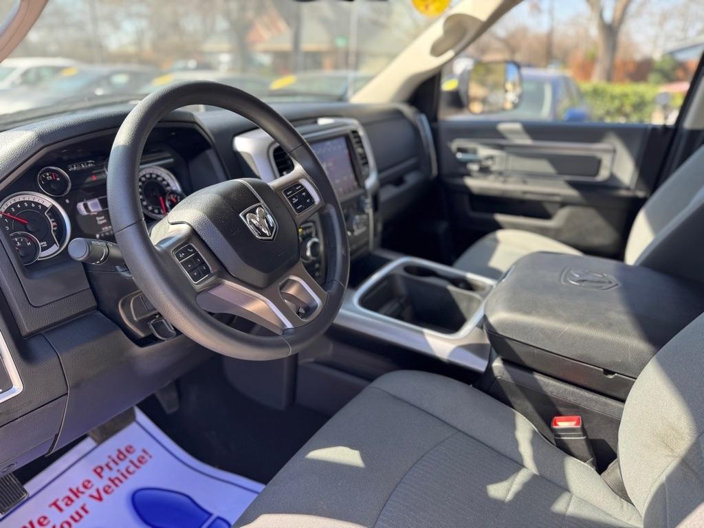 RAM 1500 Classic Tradesman Crew Cab SWB 4WD 2023