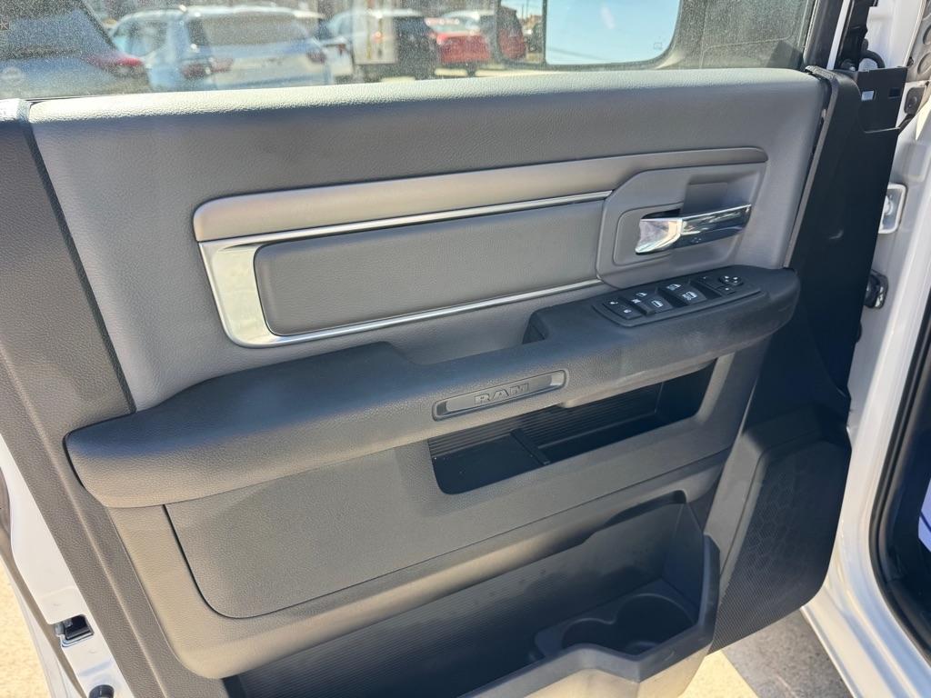 RAM 1500 Classic Tradesman Crew Cab SWB 4WD 2023