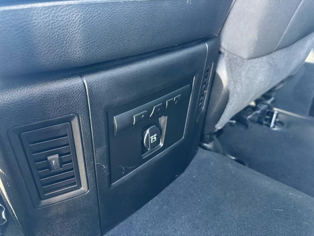 RAM 1500 Classic Tradesman Crew Cab SWB 4WD 2023