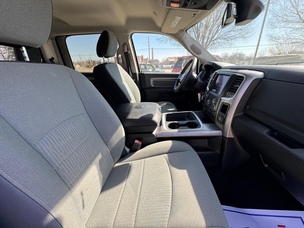 RAM 1500 Classic Tradesman Crew Cab SWB 4WD 2023