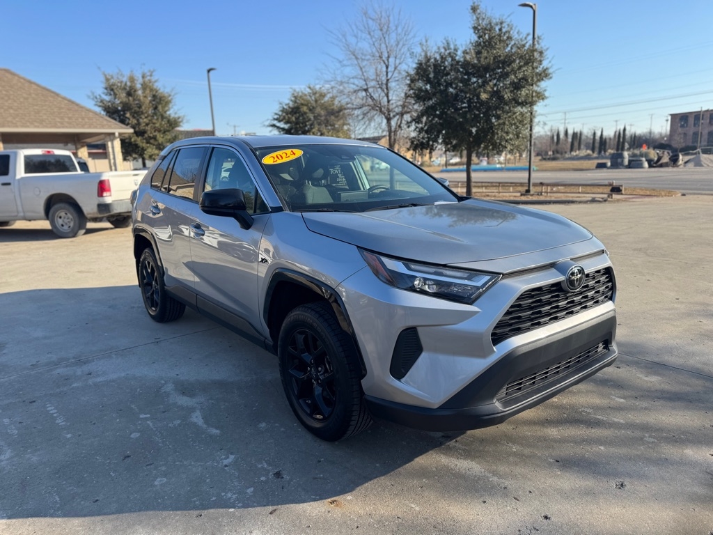 Toyota RAV4 LE 2024