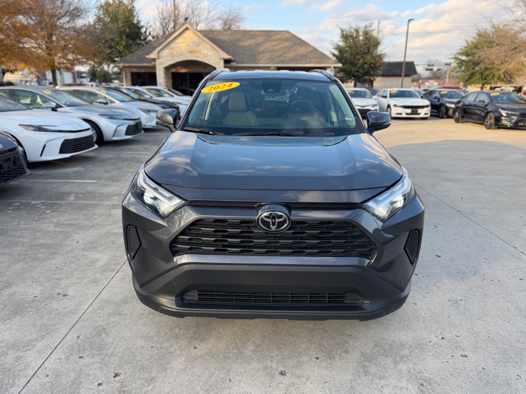 Toyota RAV4 XLE 2024