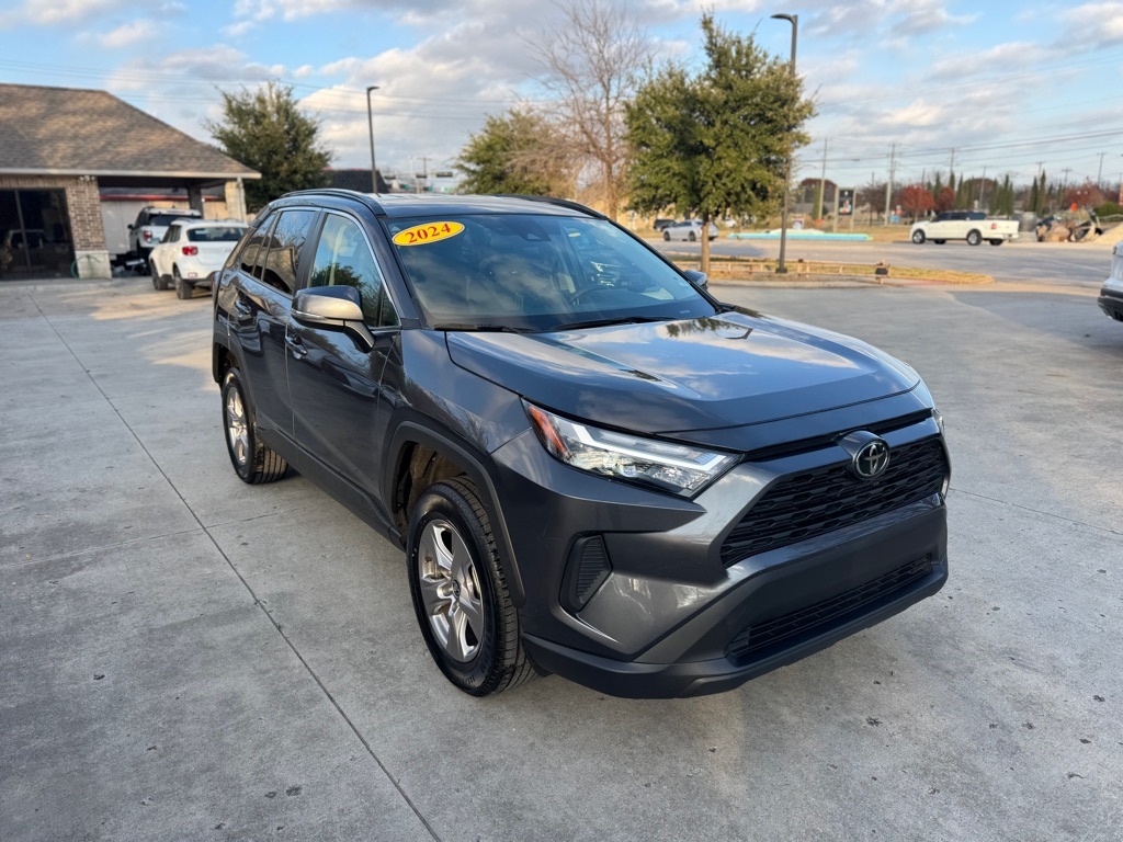 Toyota RAV4 XLE 2024