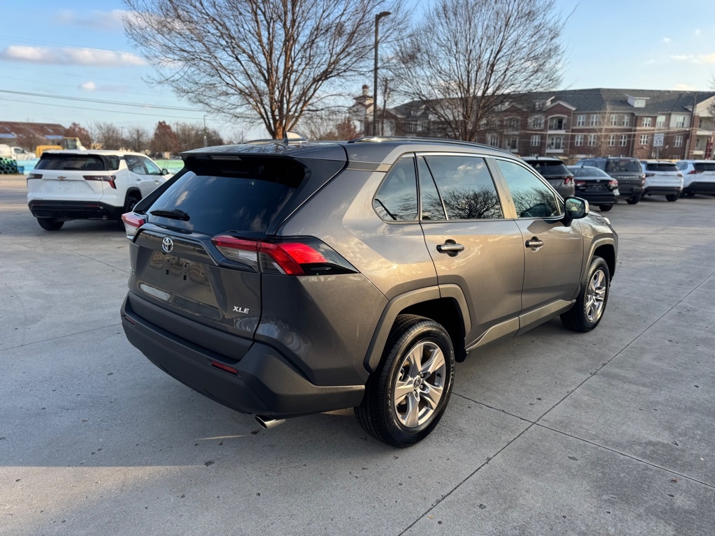Toyota RAV4 XLE 2024