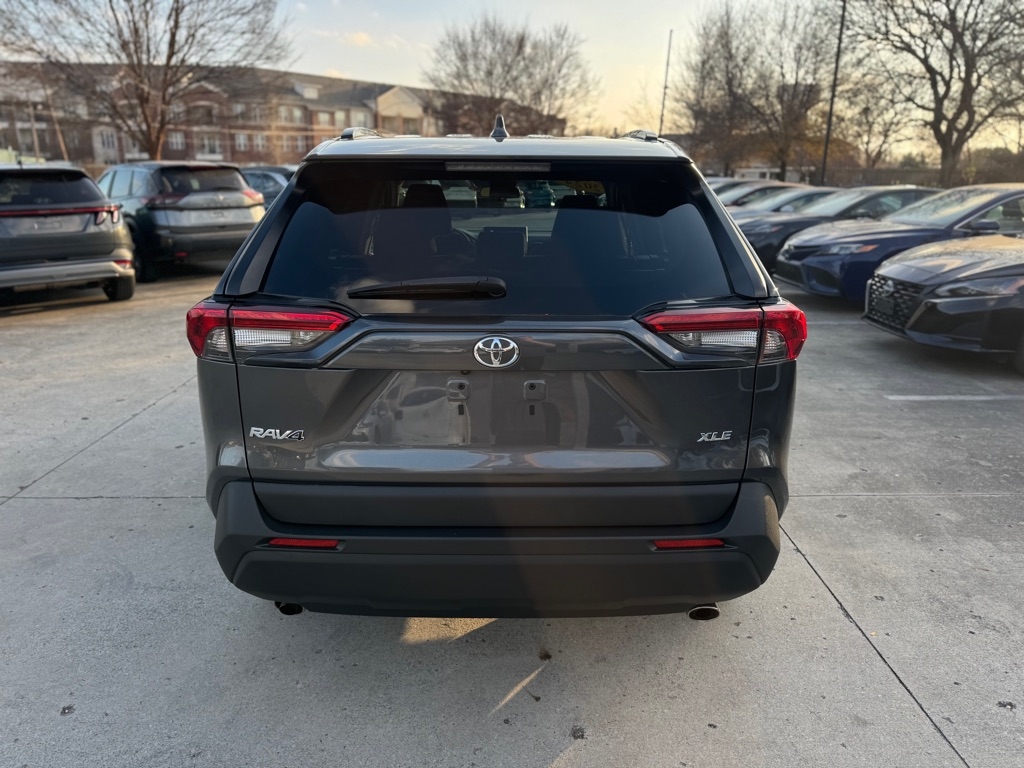 Toyota RAV4 XLE 2024