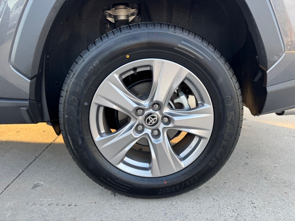 Toyota RAV4 XLE 2024