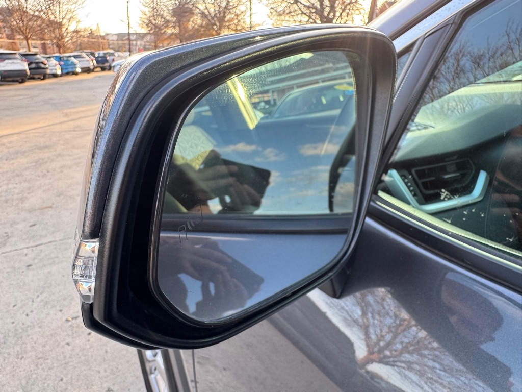 Toyota RAV4 XLE 2024