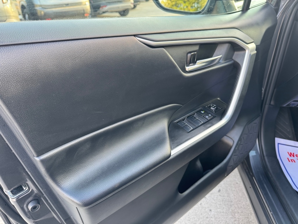 Toyota RAV4 XLE 2024