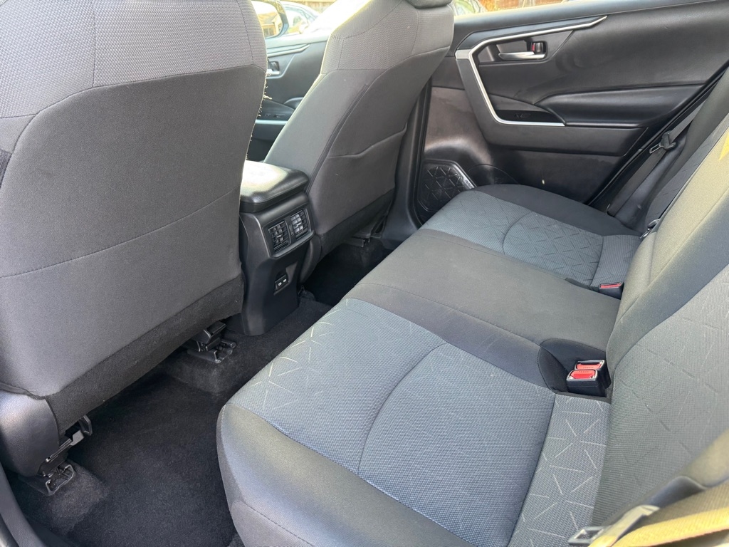 Toyota RAV4 XLE 2024