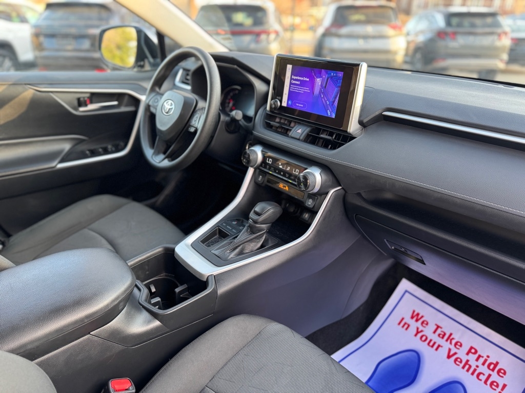 Toyota RAV4 XLE 2024