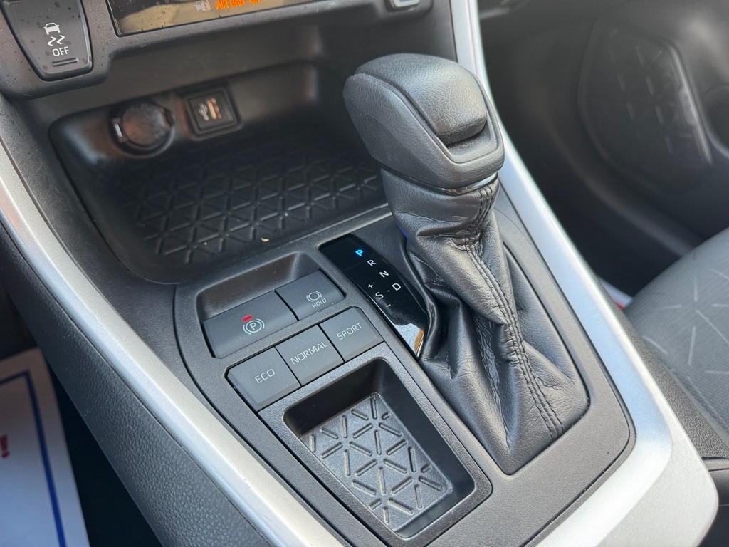 Toyota RAV4 XLE 2024