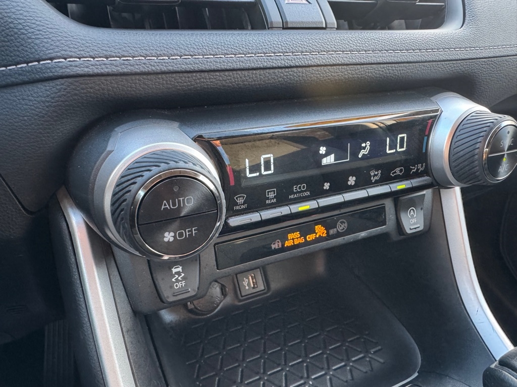 Toyota RAV4 XLE 2024