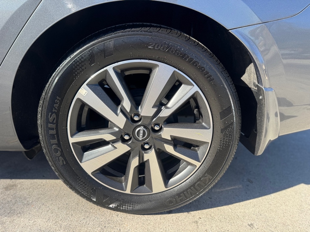 Nissan Versa SV 2025