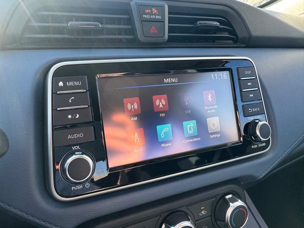 Nissan Versa SV 2025